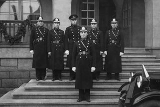 Z velitele četníků hlídačem kovošrotu. Jak režim „odměnil“ reálného Arazima z Četnických humoresek - Médium.cz