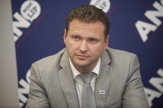 Radek Vondráček udatně tepe korupci na Ukrajině. J...