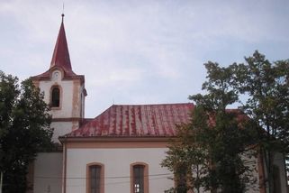 Stát se zuby nehty bránil převzít kostel na Karlovarsku. Nařídil mu to až Nejvyšší soud - Novinky