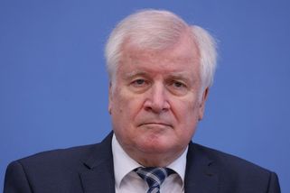 Pojďme Maďarsku přistřihnout peníze z EU, navrhuje Seehofer - Novinky