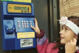 Mléčné bary, telefonní budky a cigaretový dým všude – fenomény, které už se asi nevrátí. Chybí vám? - Proženy.cz