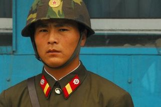 Vojáci KLDR hromadně znásilnili svou učitelku rušt...