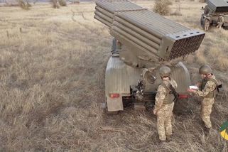 Na Ukrajinu dorazila první vojenská pomoc z USA - Seznam Zprávy