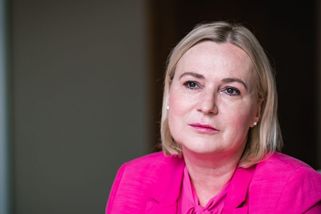 Černochová: Podprsenku kvůli Klausovi pálit nebudu. Exprezident se zase ztrapnil, míní Pekarová