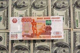 Rubl se propadl na nové minimum, oslabuje i euro - Novinky