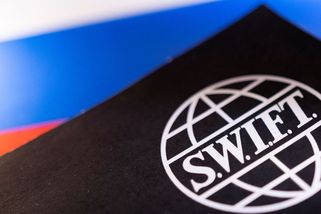 Německo počítá. Pro vyloučení Ruska ze SWIFT už jsou kromě něj všichni - Novinky