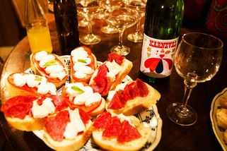 Jak se slavil silvestr za socialismu? Chlebíčky, ruský sekt a estrády s Bohdalkou a Menšíkem - Proženy.cz