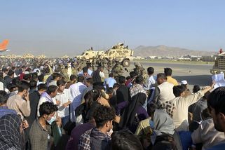 Záběry nejhlubší beznaděje: Tisíce lidí se marně snaží uniknout před Tálibánem - Seznam Zprávy