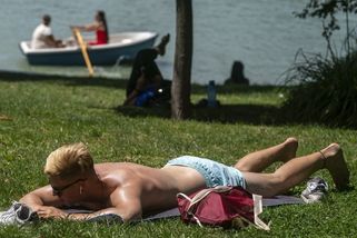 Teploty na mnoha místech Česka stouply do tropických výšek - Novinky