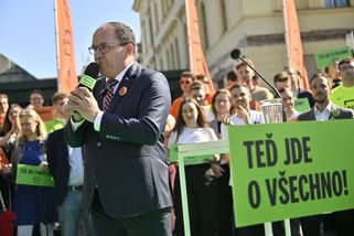 V Partii Terezie Tománkové to vřelo, politici se h...