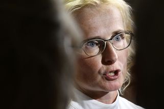 Do čela KSČM se po volebním debaklu hlásí Konečná. Chce radikální levici - Novinky