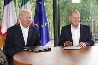 Scholz řešil s Bidenem Ukrajinu. Dorazil v tichosti - Novinky