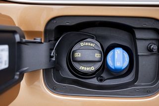 Vláda zrušila přimíchávání biosložek do paliv i silniční daň - Novinky