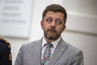 Rakušan: Gazdíkovi jsem doporučil, ať šifrovaný telefon rozkope a vyhodí z okna - Seznam Zprávy