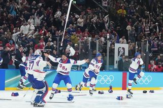 Hokej, který vstoupil do dějin. Brankář ukradl Kanadě zlato - Seznam Zprávy