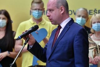 Vláda chce těsně před volbami opět hýbat s úředníky - Seznam Zprávy