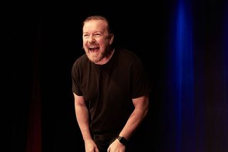 Ricky Gervais ukázal, jak se ze špatných myšlenek dělají dobré vtipy - Seznam Zprávy