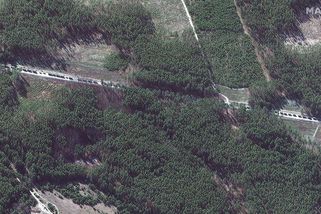 Mamutí ruská kolona mířící na Kyjev bobtná, ale nehýbe se - Novinky