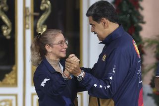 První bojovnice. Kdo je Madurova manželka a nejmocnější žena Venezuely Cilia Floresová? - Novinky