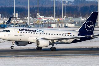 Pět set cestujících strávilo noc v letadlech na mnichovském letišti - Novinky