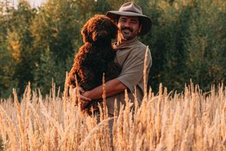 Farma Vojty Kotka: O farmaření už moc nejde, hlavní je reklama pro sponzory