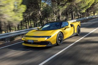 Čtyři motory, tisíc koní a slavné jméno. Za volantem Ferrari 849 Testarossa