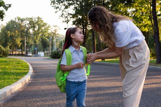 Říkáte často svým dětem, aby byly opatrné? Zřejmě to vůbec nevnímají. Zkuste to jinak - Novinky