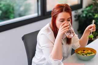 Návyky, které vám zdraví nepřinesou, ale tváří se tak: Dostatek tekutin a nezapomínat na vlákninu