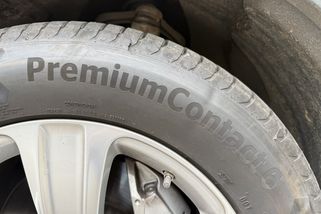 Test celoročních pneu: čtyři značky se vyrovnají letním i zimním gumám