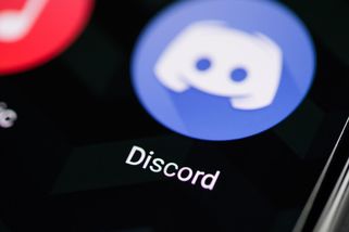 Discord utahuje šrouby! Bez občanky nebo skenu obličeje si neškrtnete