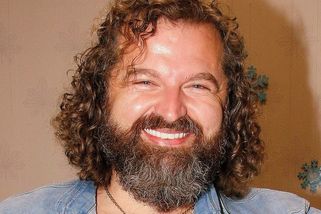 Peče celá země: Drsný konec Mirky, tajné honoráře a peklo pod stanem - Médium.cz