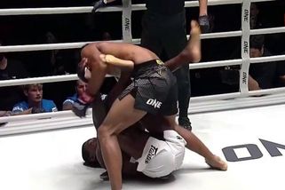 Z leže poslal stojícího soupeře do bezvědomí. Angličan předvedl efektní parádičku