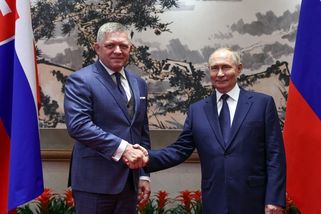 Fico v Pekingu poklonkoval Rusům. Putin ho pochválil - Novinky