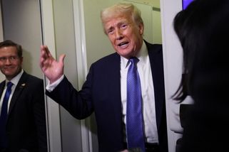 Bílý dům po telefonátu: Mír na Ukrajině slibuje kolosální ekonomické dohody mezi USA a Ruskem - Novinky