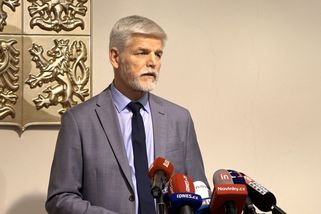 Pavel podepíše nižší valorizaci důchodů, ale je odhodlán podat ústavní stížnost - Novinky