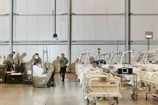 Miliardář nabídl státu polní nemocnici zdarma. Ministr odmítl - Seznam Zprávy