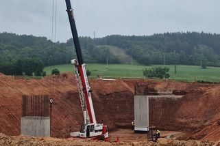 Po D11 se na jaře na hranice s Polskem nesvezeme, dostavba dálnice má měsíce zpoždění - Novinky