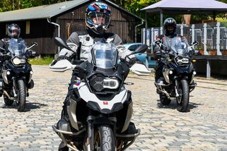 Úlet kvůli PR, říkají experti na Pavlovu cestu do Německa na motorce - Seznam Zprávy