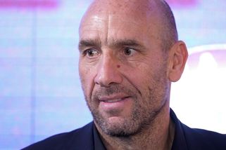 Jan Koller po zranění změnil sport, ale krásnou přítelkyni ne. Do svatby se nežene