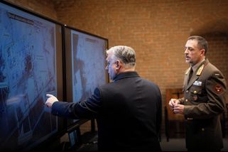 Vidí i pod zem? Zelenskyj se diví Orbánovým snímkům s nepoškozeným potrubím Družby - Novinky