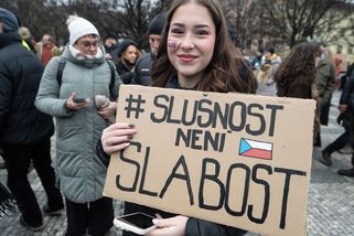 Glosa: Sto tisíc lidí v ulicích, Motoristé to dokázali rychle - Seznam Zprávy