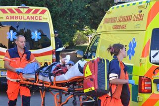 Na dálnici D5 na Tachovsku spadl muž z mostu - Novinky