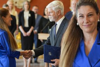 Prezident Pavel jmenoval Evu Decroix ministryní a strhla se mela