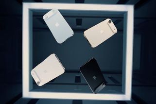 iPhone Air zlevnil o 9000 Kč, ceny padají také u sedmnáctek - Novinky