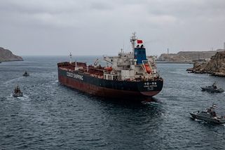 Čína tlačí na Írán: Peking chce otevřít Hormuzský průliv pro své tankery