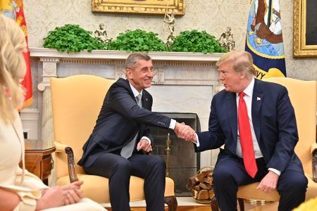 „Nevěřil jsem, že zavolá.“ Babiš dostal vánoční dárek z Bílého domu, s Trumpem řešil válku i Melanii