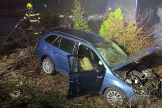 Dodávka u Slaného přeletěla přes havarovanou škodovku - Novinky