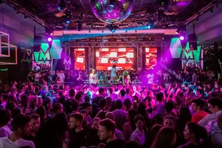 Kdo má strach, ať je doma. Reportáž z místa, kde pandemie neexistuje - Seznam Zprávy