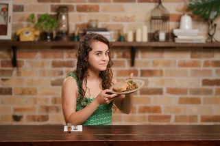 Cizinci poprvé ochutnají českou houbovou smaženici. Sledujte neuvěřitelné reakce! | Jak nás vidí svět