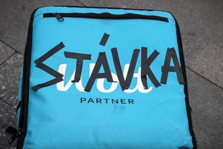 Kurýři rozvážek jídla stávkují - Novinky